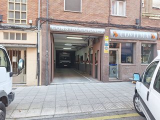 Local comercial en alquiler en Milán - Pumarín - Teatinos en Oviedo