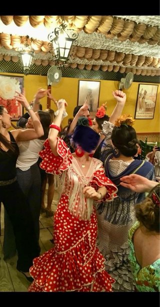 Traje de flamenca rojo lunares blanco