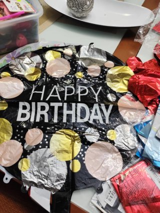 Lote cintas, globos, maderas , cajas para tazas