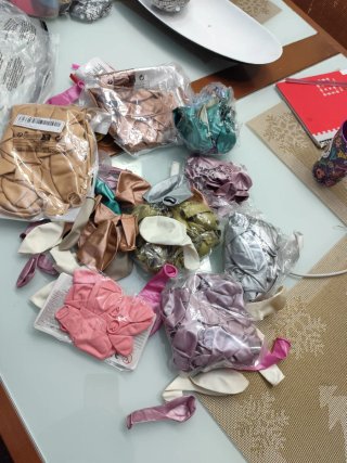 Lote cintas, globos, maderas , cajas para tazas