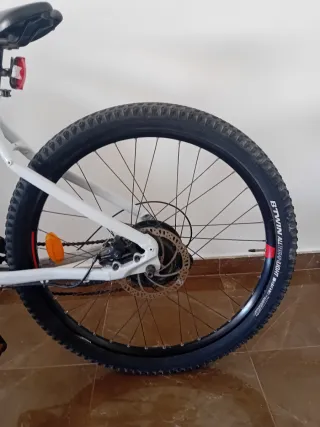 Bicicleta Eléctrica Blanca y Roja