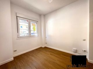 Local comercial en venta en Peñagrande en Madrid