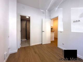 Local comercial en venta en Peñagrande en Madrid