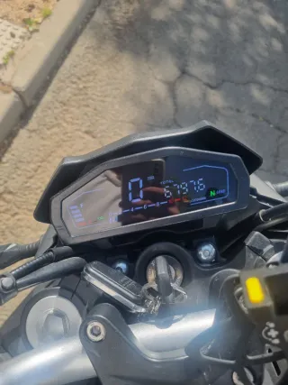 Motron Nomad 125 Naked Negra y Amarilla