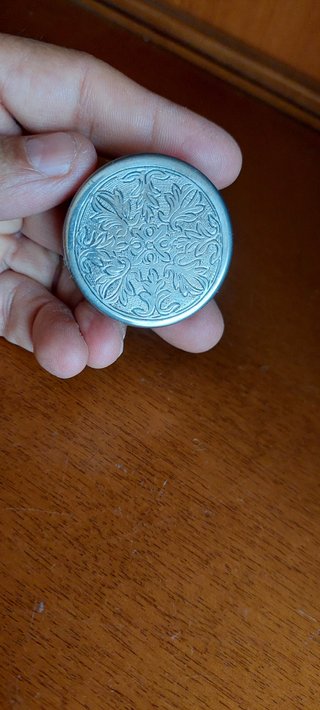 Piccola scatola porta pilole vintage