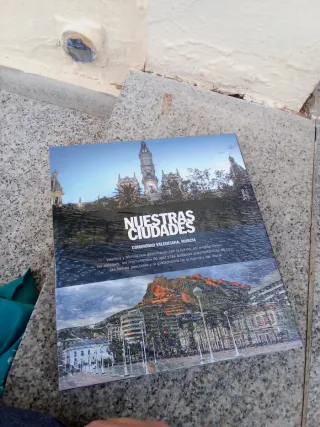 Libro nuestras ciudades precintado