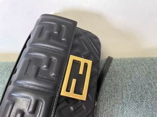 Bolso Fendi Baguette Negro Dorado