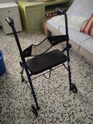 Andador para mayores con asiento