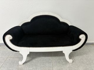 Sofá terciopelo negro y plata decorativo en tachas