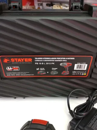Taladro percutor Stayer con cargador y batería