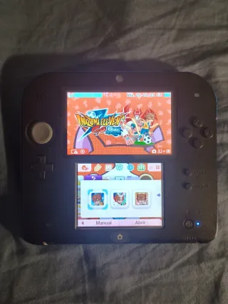 Nintendo 2DS Nera e Blu con accessori