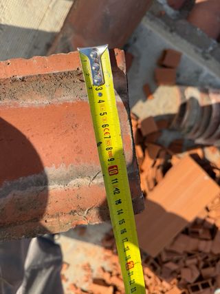 Teja de cerámica en buen estado