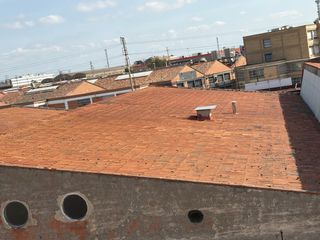Teja de cerámica en buen estado