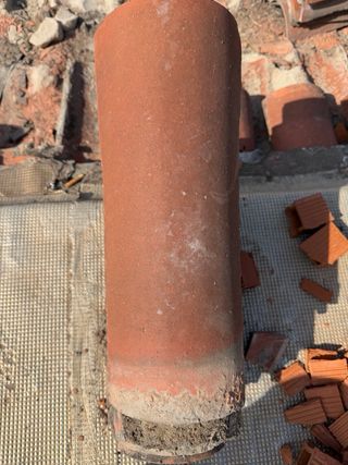 Teja de cerámica en buen estado