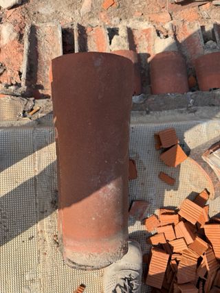 Teja de cerámica en buen estado