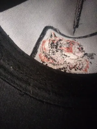 Gorra Trucker Negra con Parche de Tigre