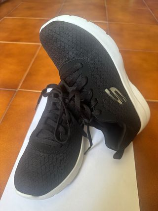 Scarpe Skechers nere, pulite pronte da  calzare
