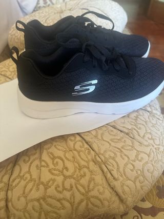 Scarpe Skechers nere, pulite pronte da  calzare