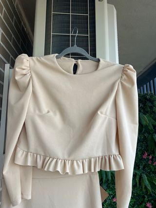 Conjunto falda y blusa beige