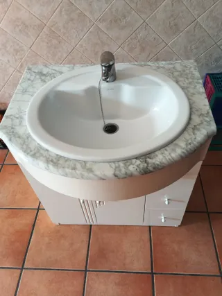 Mueble de baño de 70 con lavabo y encimera
