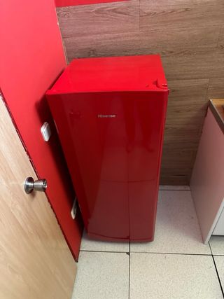 Frigorífico Hisense rojo, una puerta