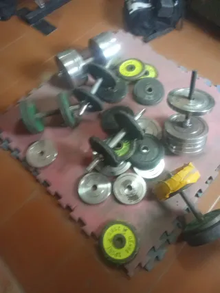 Discos 2.5kg y Mancuernas 42kg