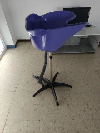 lavacabezas portátil utilizado en salones de belle