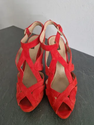 Scarpe rosse con tacco alto