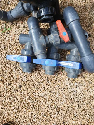 Llave de piscina de plástico