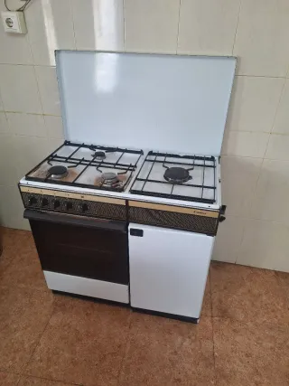 Cocina de gas blanca