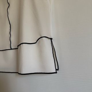 Zara Top Bianco con Dettagli Neri