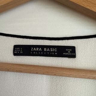 Zara Top Bianco con Dettagli Neri