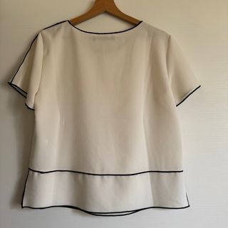 Zara Top Bianco con Dettagli Neri
