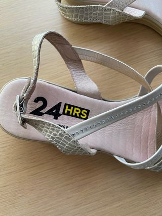 Sandalias 24 HORAS Beige y Dorado Talla 38