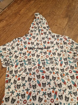 Poncho Pipeline Talla Única Calaveras