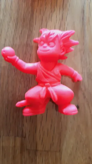 Figuras Dragon Ball goma y Diorama con pegatinas