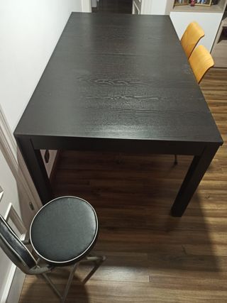 Mesa comedor extensible Bjursta negra/marrón