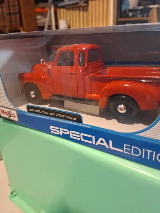 Maisto 1:24 Chevrolet 3100 Pickup Rojo