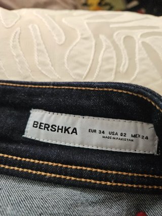 Pantalón tejano azul oscuro tiro medio