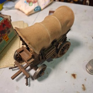 Carruaje de madera antiguo