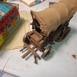 Carruaje de madera antiguo