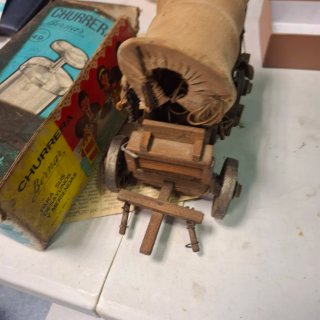 Carruaje de madera antiguo