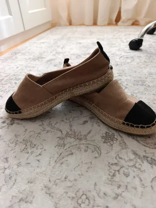 Alpargatas de ante con puntera negra