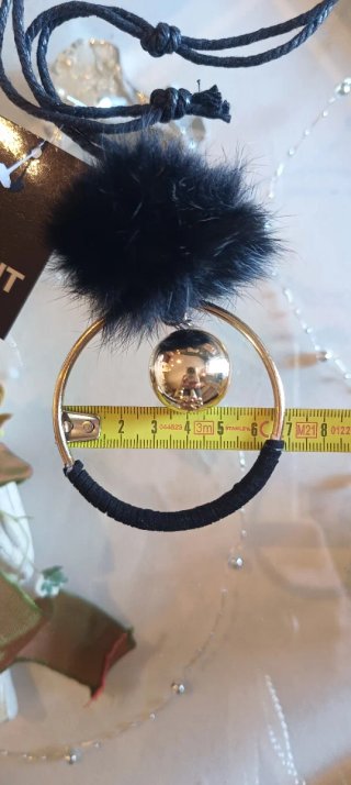 Collana FACIT con pom pom nero e cerchio oro