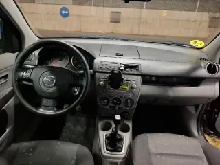 Mazda 2 2005