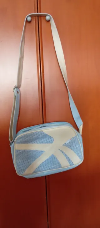 Bolso bandolera Reebok azul y beige