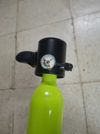 Bombona de buceo verde