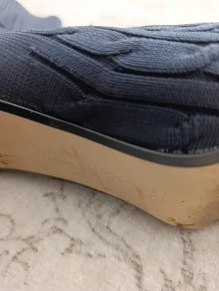 Botín calcetín azul con tacón dorado