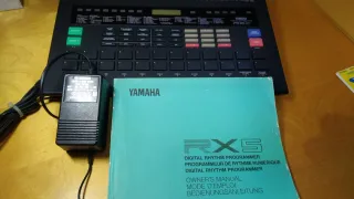 YAMAHA RX5 Caja de Ritmos