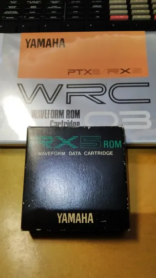 YAMAHA RX5 Caja de Ritmos